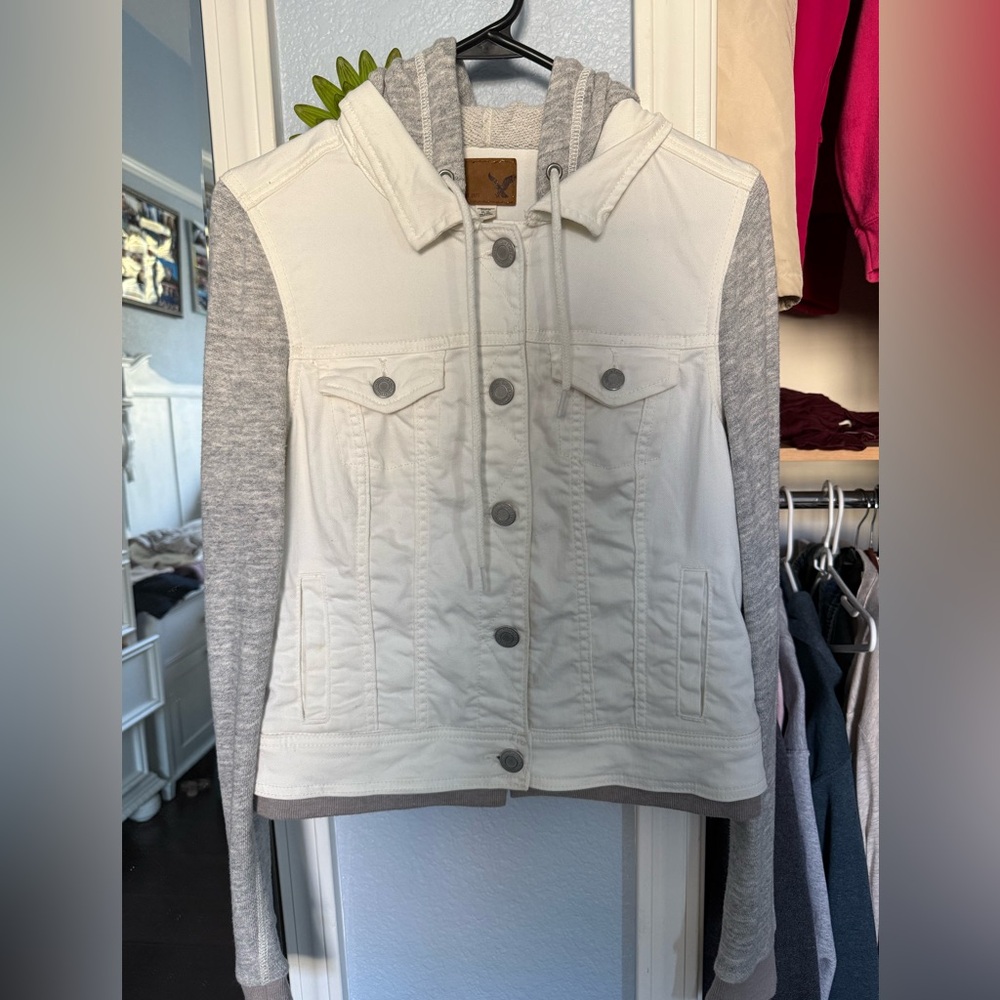 American Eagle Outfitters White and Gray Jean Jacket— M